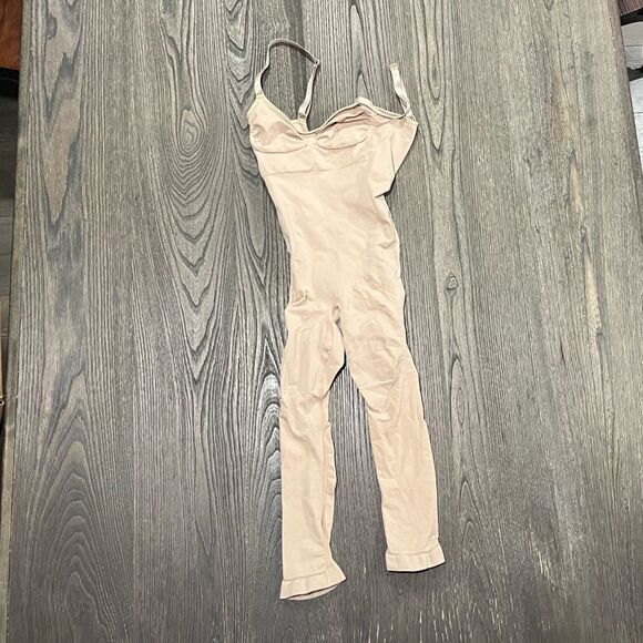 Skims Womens Shapewear Kim Kardashian Sculpting Bodysuit Mid Thigh Tan Size XS - Picture 1 of 7